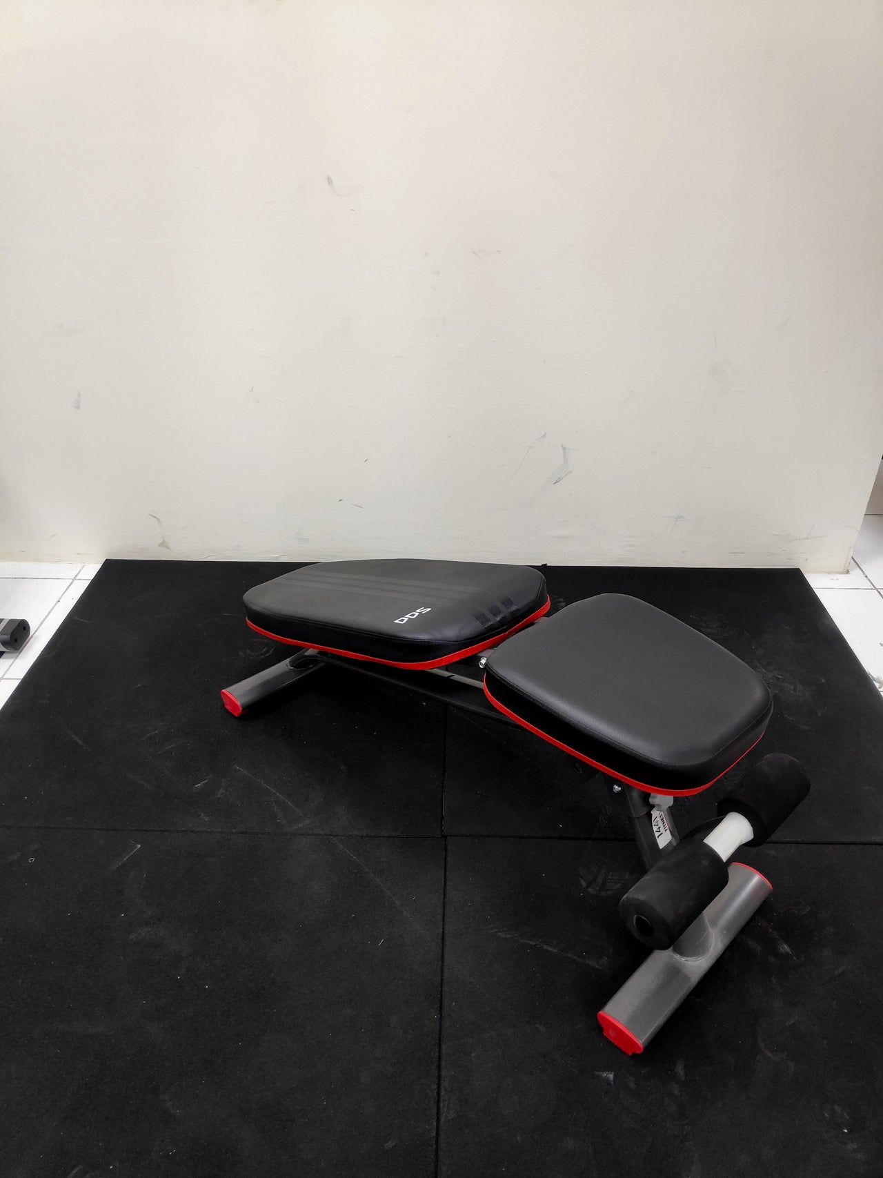 Simple yet functional Gym weight bench